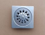 Kratka ściekowa odpływowa drenażowa 15x15 cm metalowa prosta z syfonem - obrazek 2